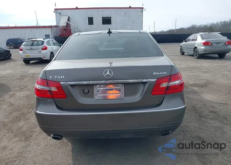 2011 Mercedes-Benz E 350 4Matic z USA, uszkodzony, nr VIN WDDHF8HB2BA482172